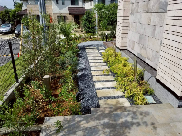  
 	
アプローチ・ポーチ